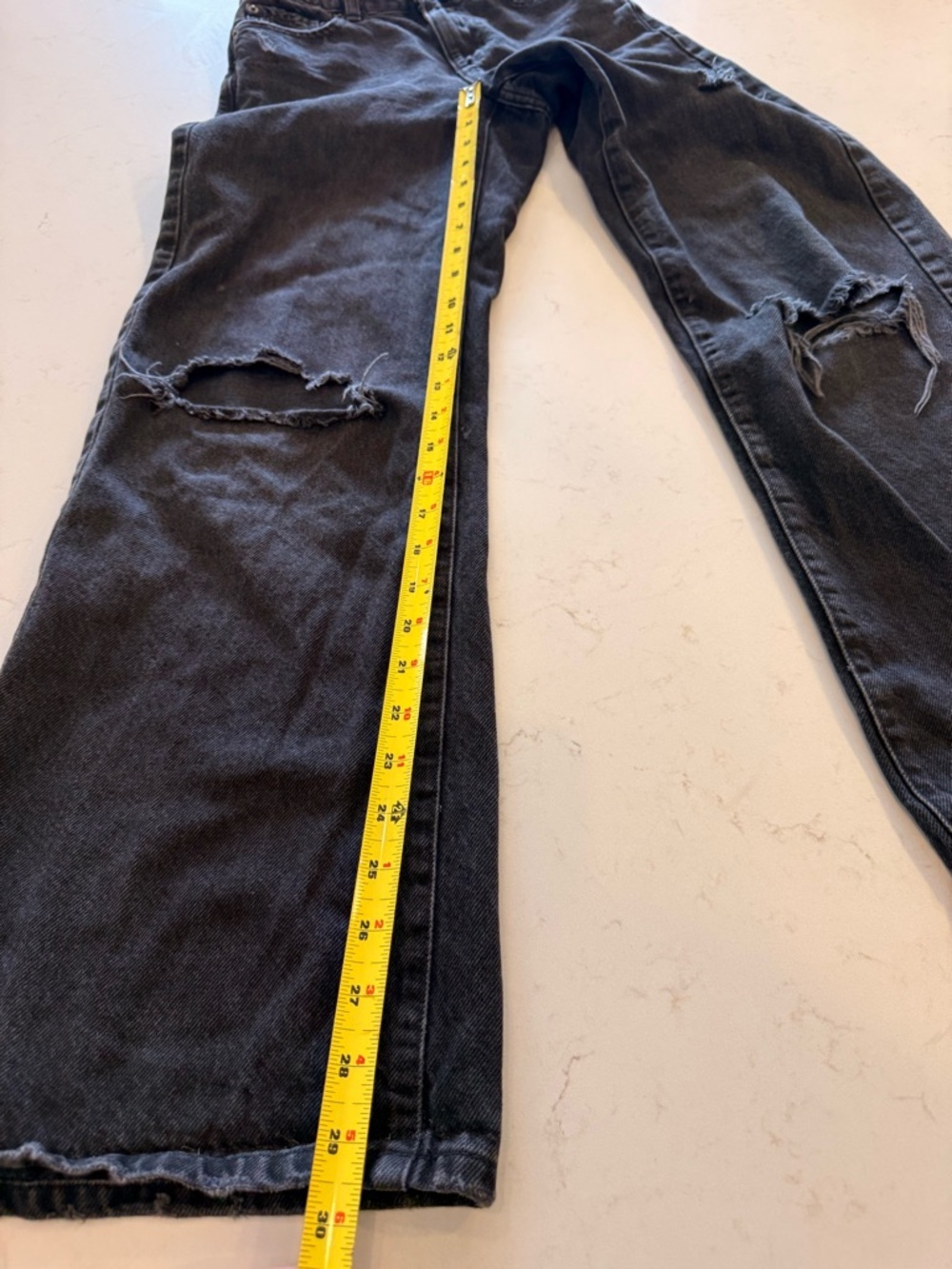 Garage high rise, wide leg, distressed Jeans in Washed Black - Picture 5 of 8
